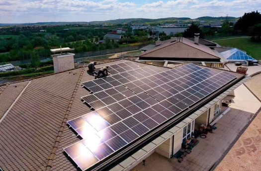 Şili'de 30KW çatı Off-Grid güneş enerjisi kaynağı sistemi