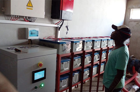 Mozambik'te 20kw kapalı ızgara güneş sistemi projesi
