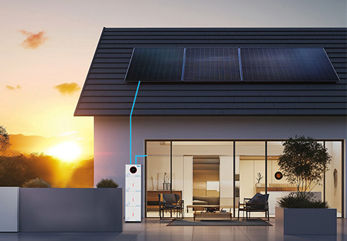 Güvenilir lityum piller ile, düşük güneş ışığı veya ızgara kesintileri dönemlerinde depolanan enerjinin mevcut kalmasını sağlar.