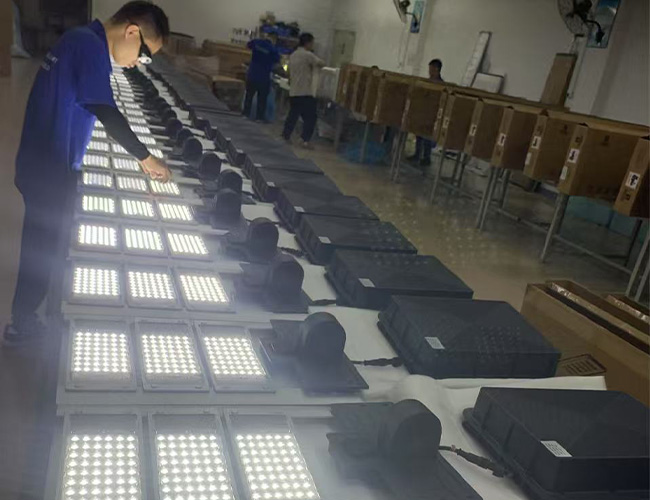 Hepsi bir sokak ışığında