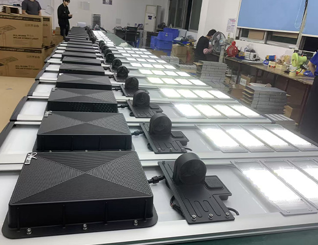 hepsi bir arada güneş enerjili sokak lambası