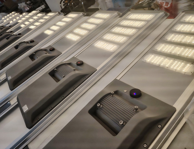 Uzaktan kumanda-Solar-Led-Light-With-Microwave-Motion-Sensor