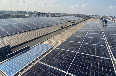 Nigeria ya'ya 40FT 550W Bifacial Mono güneş paneli